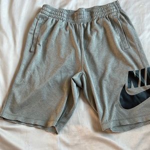 Boys Nike SB Shorts Size Medium